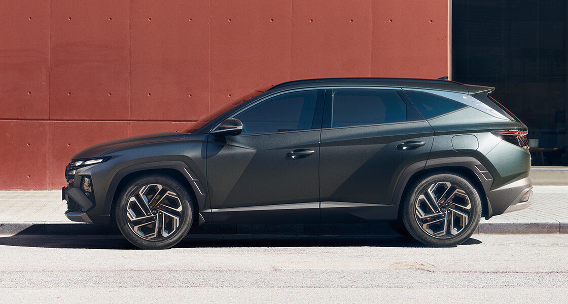 Hyundai Tucson - Sporty profile with bold character lines